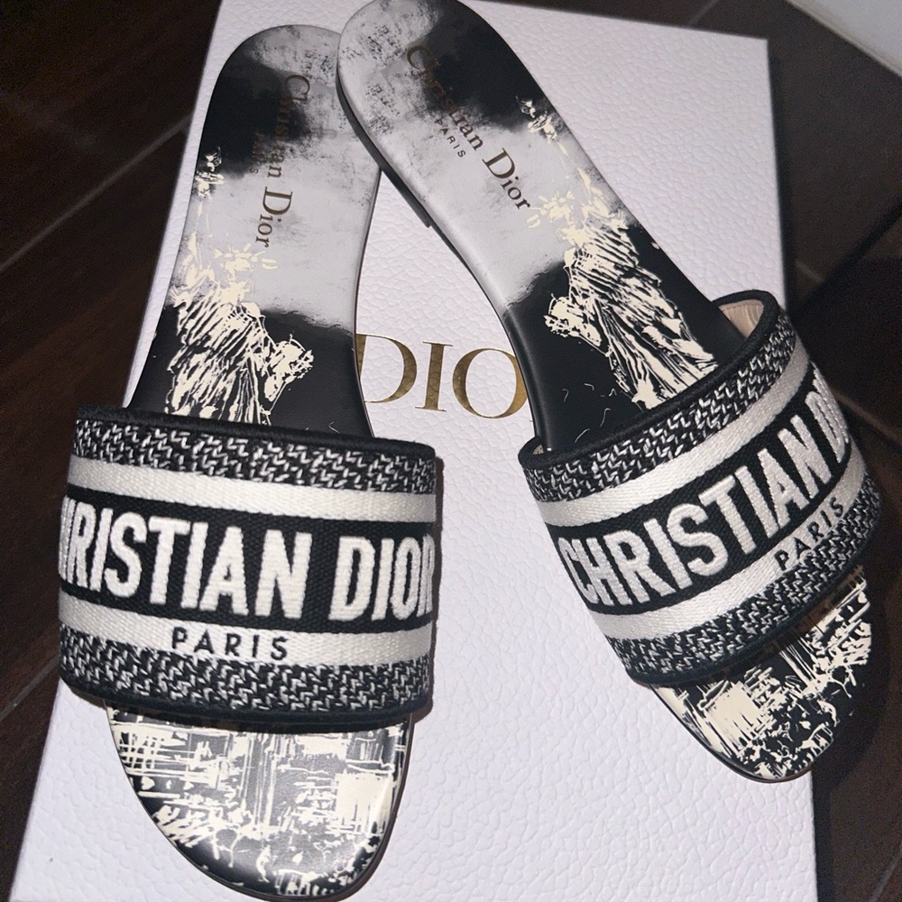 Brand new never worn sandals!